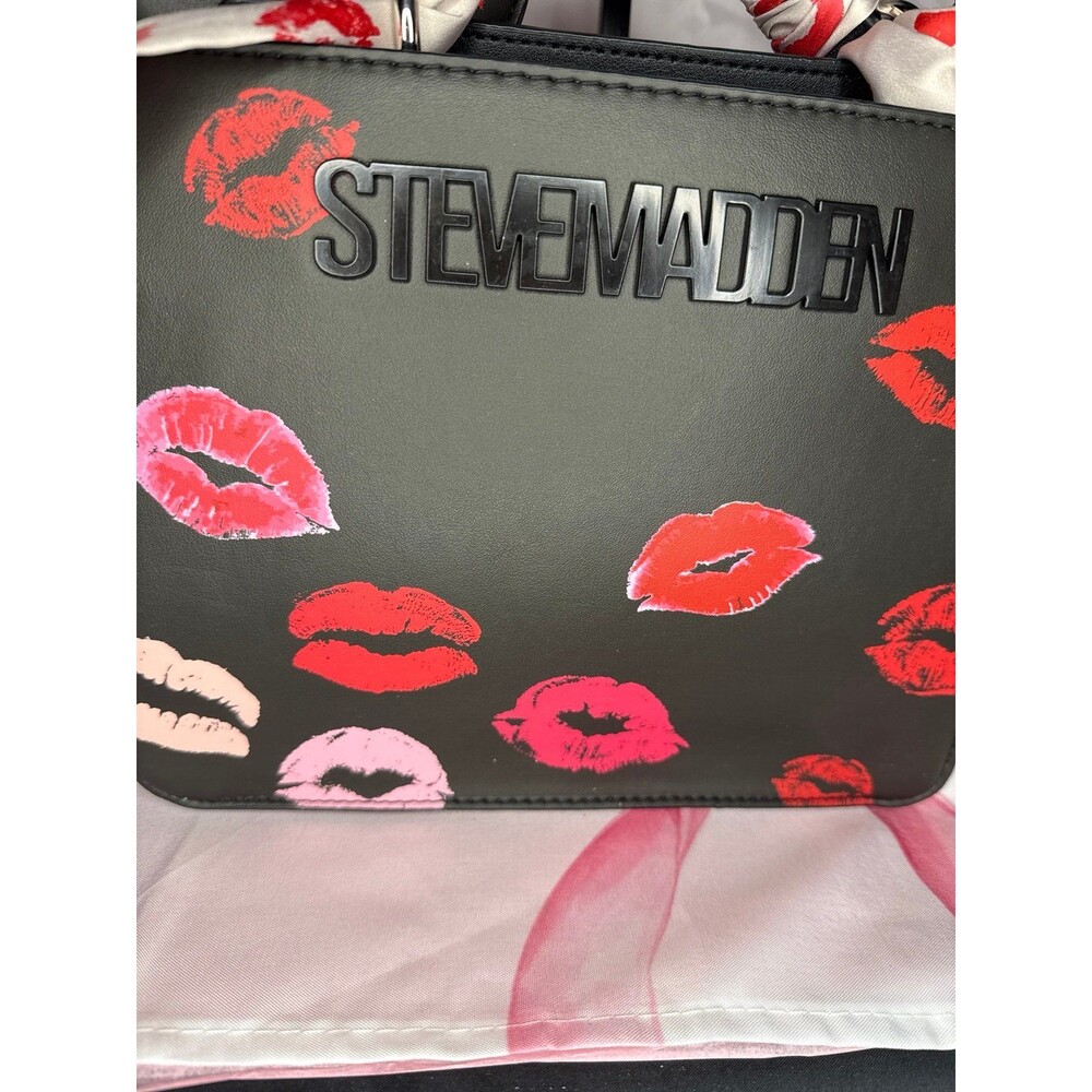 Steve Madden Bevelyn Lip Print Top Handle Crossbody Satchel Bag - Picture 3 of 7